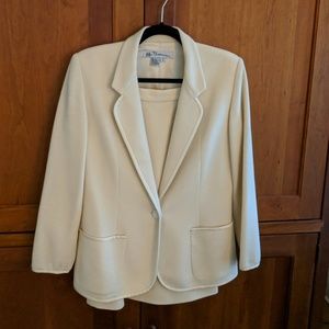 Winter White Wool Suit by Geoffrey Beene Vintsge